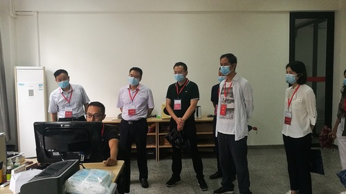 財(cái)政廳副廳長黎家遠(yuǎn)、省注協(xié)秘書長易德鶴與省考委會成員到部分考點(diǎn)現(xiàn)場督查、指導(dǎo)工作.jpg
